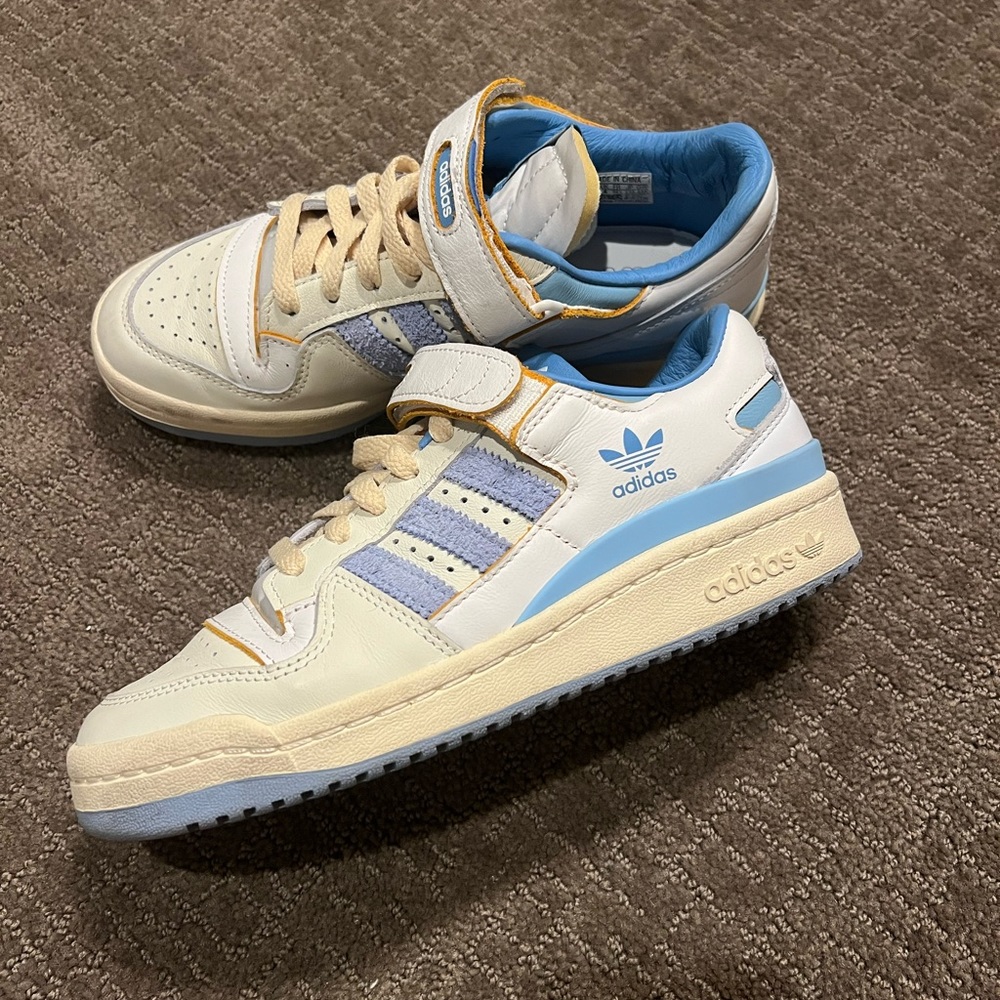 Adidas forum low shoes
